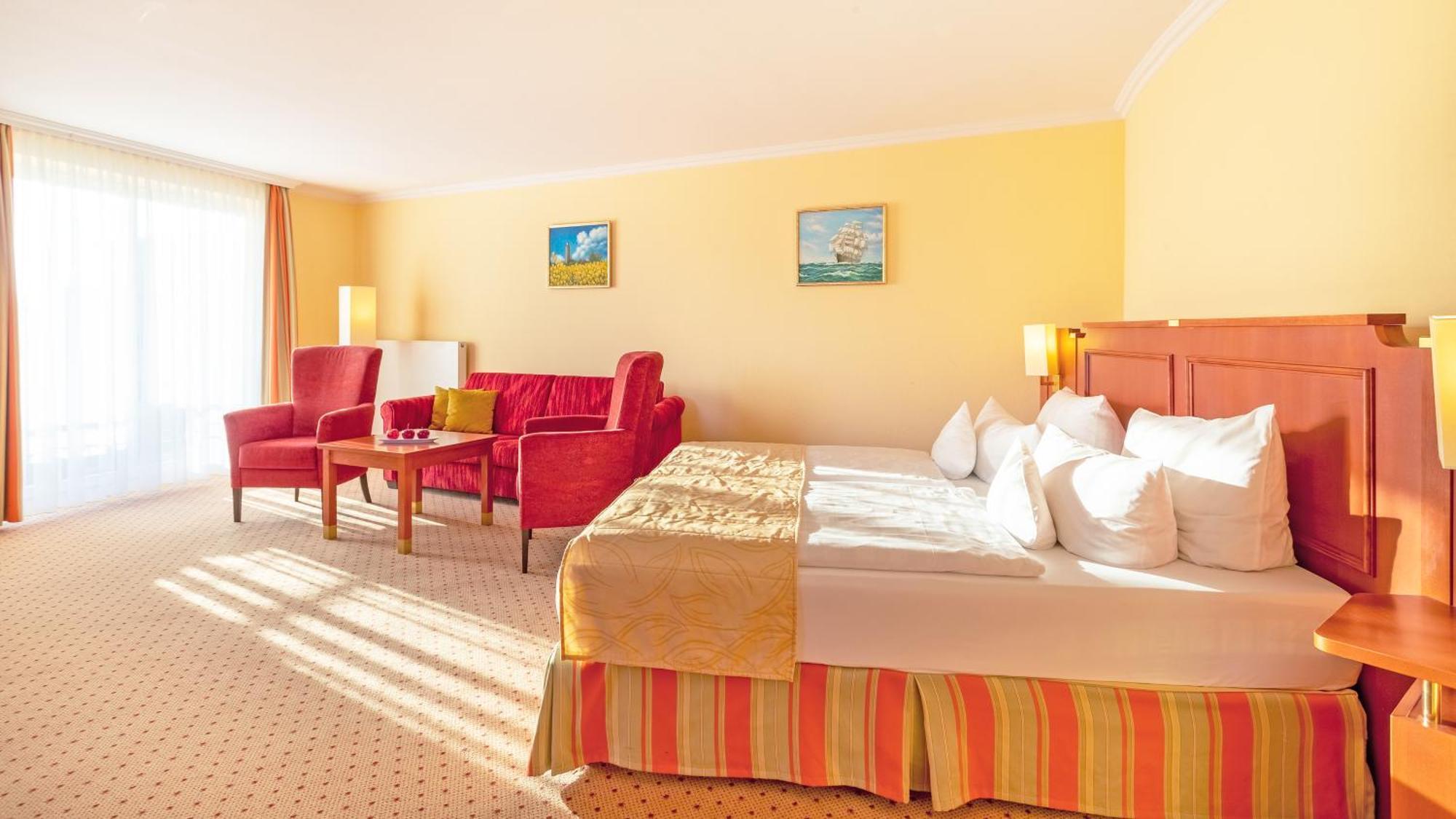 Hotel Zur Post - Ein Rovell Hotel Heringsdorf  Bagian luar foto