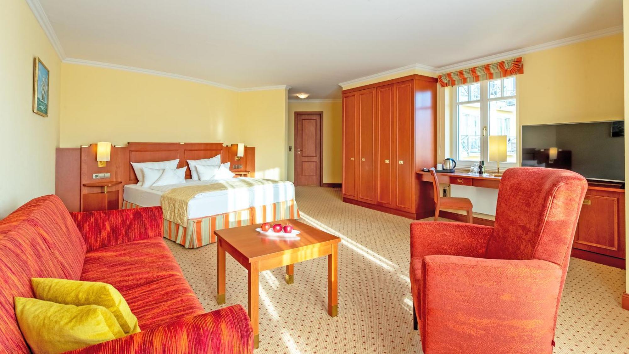 Hotel Zur Post - Ein Rovell Hotel Heringsdorf  Bagian luar foto