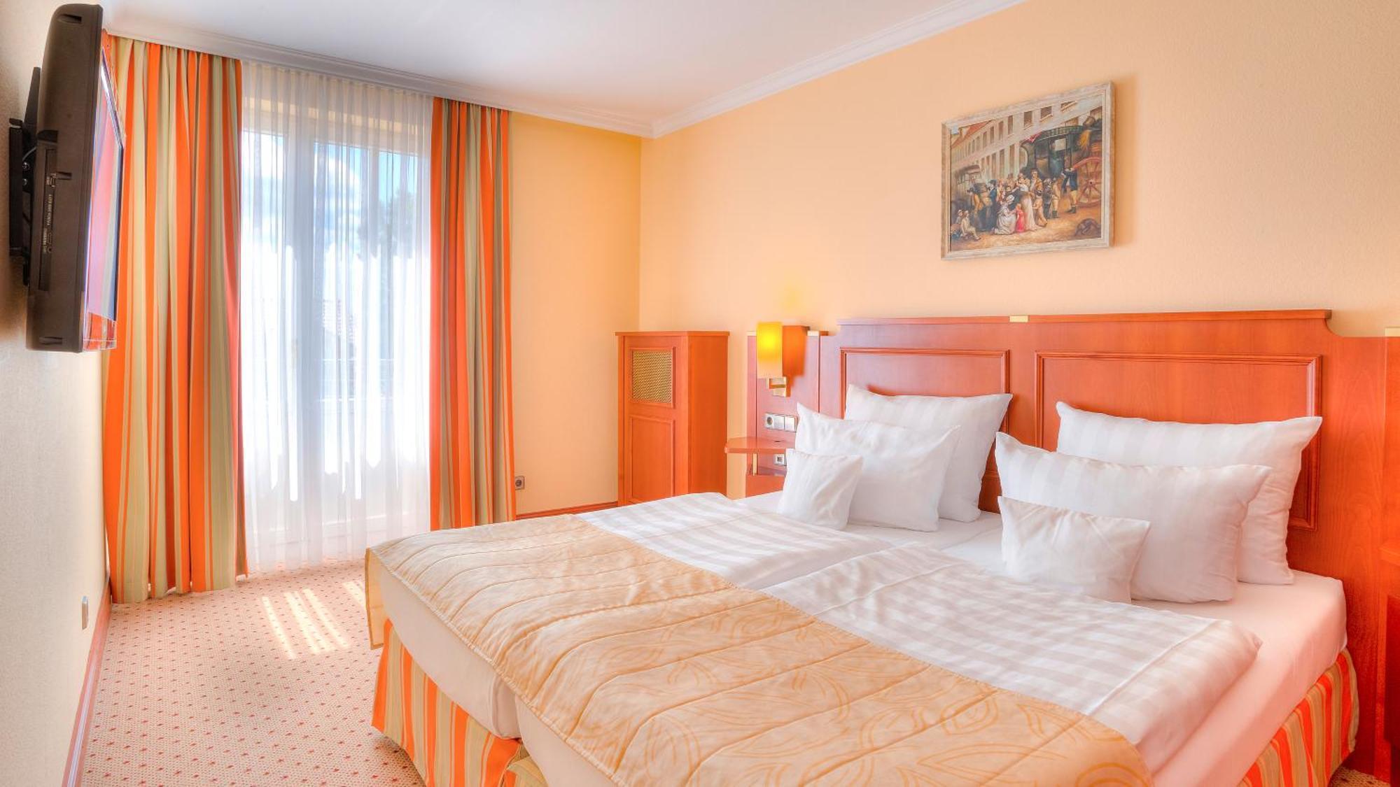 Hotel Zur Post - Ein Rovell Hotel Heringsdorf  Bagian luar foto