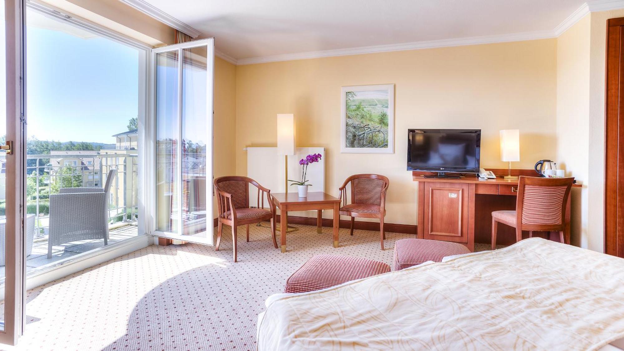 Hotel Zur Post - Ein Rovell Hotel Heringsdorf  Bagian luar foto