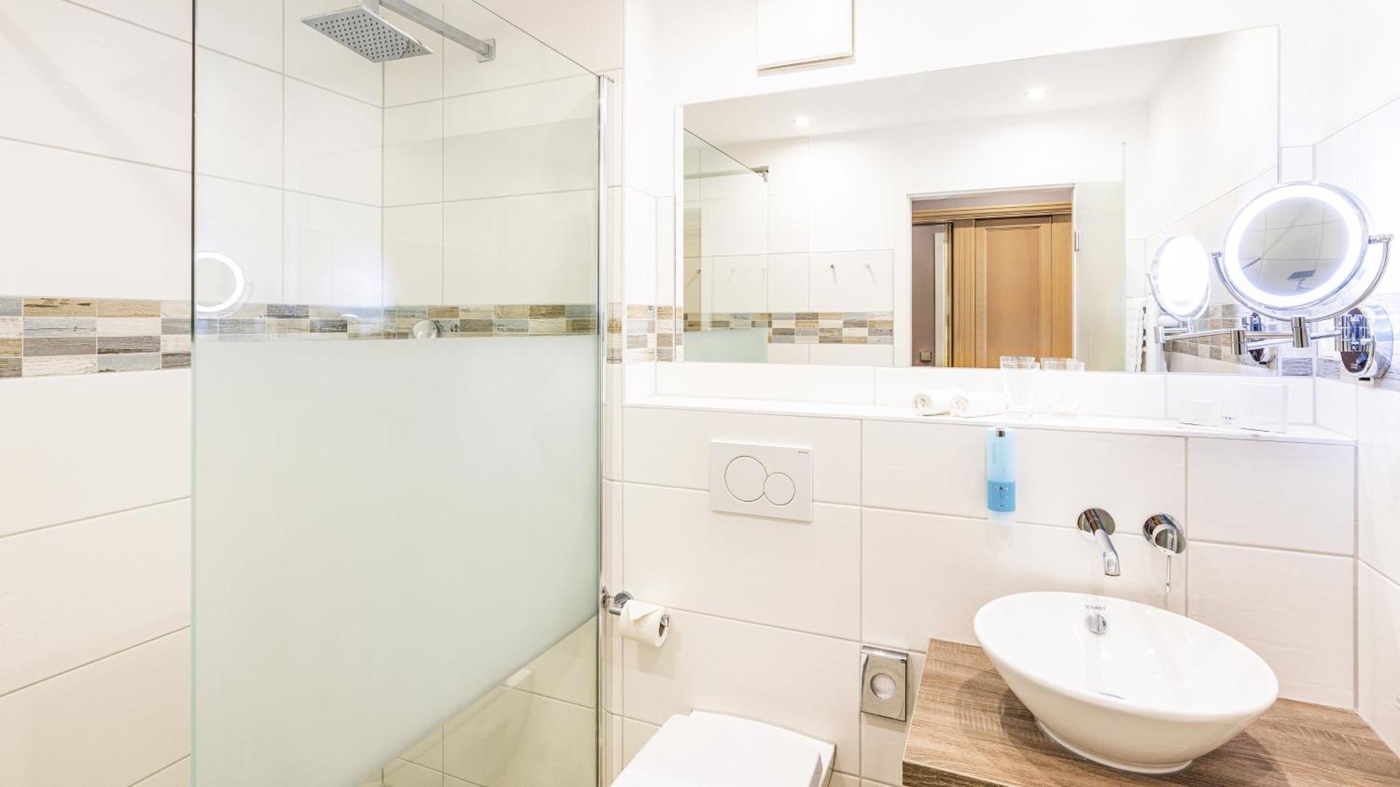 Hotel Zur Post - Ein Rovell Hotel Heringsdorf  Bagian luar foto