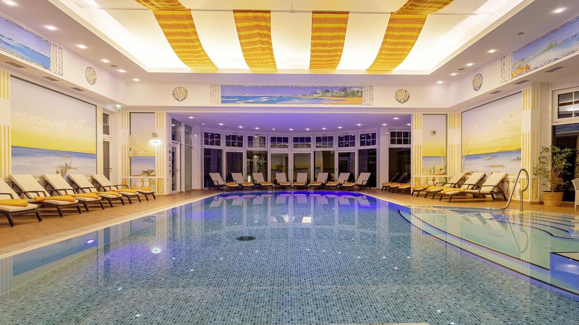 Hotel Zur Post - Ein Rovell Hotel Heringsdorf  Bagian luar foto