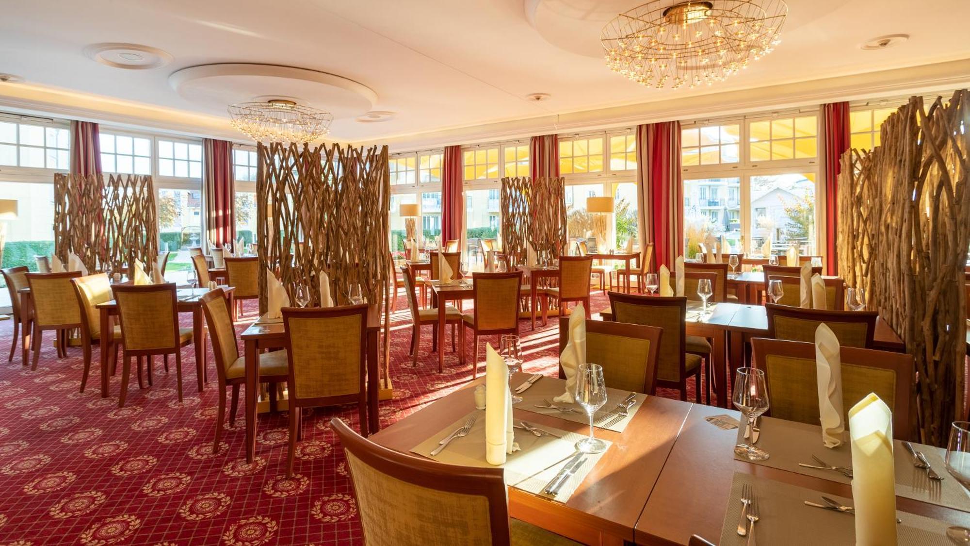 Hotel Zur Post - Ein Rovell Hotel Heringsdorf  Bagian luar foto
