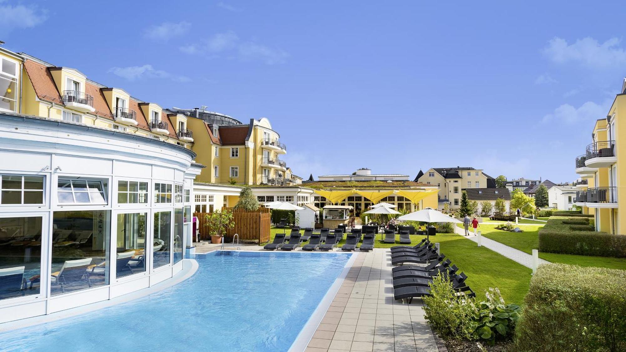 Hotel Zur Post - Ein Rovell Hotel Heringsdorf  Bagian luar foto