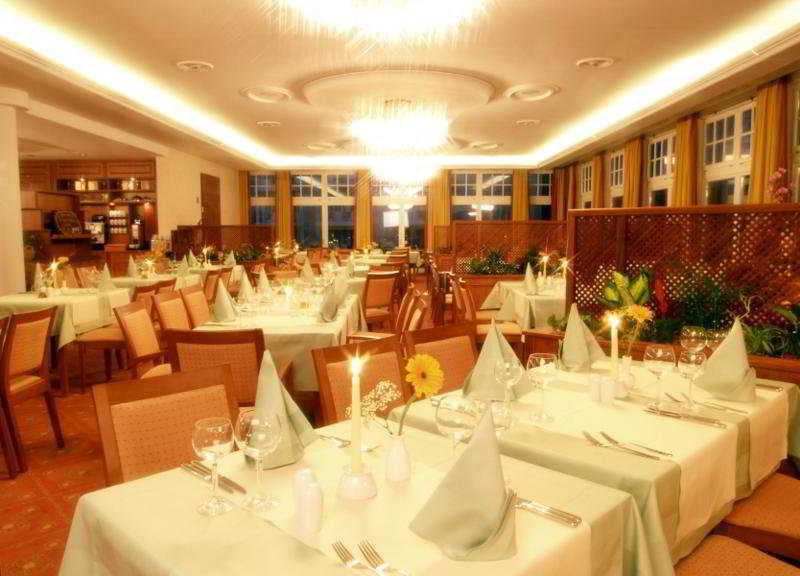 Hotel Zur Post - Ein Rovell Hotel Heringsdorf  Bagian luar foto