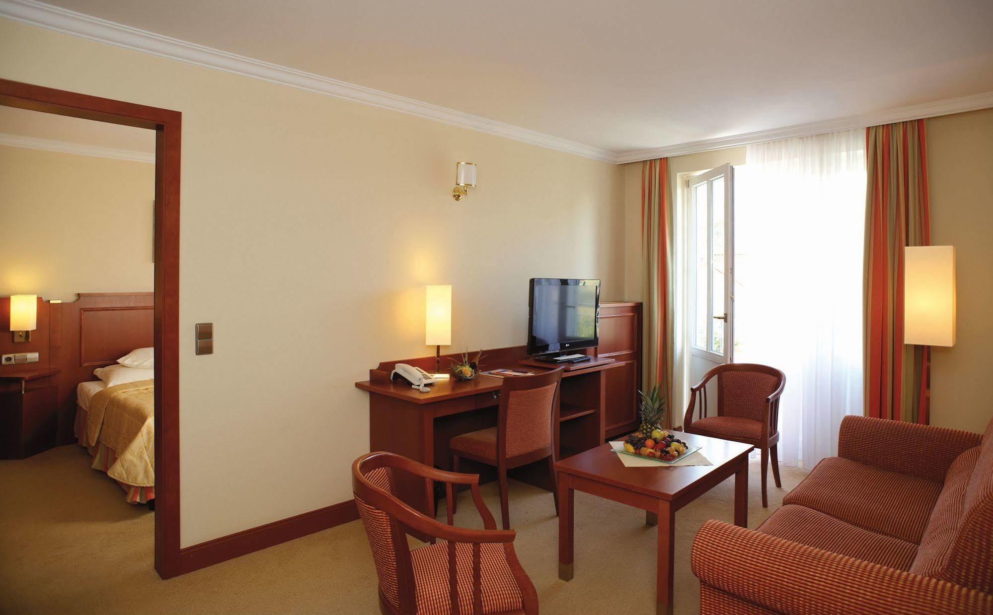 Hotel Zur Post - Ein Rovell Hotel Heringsdorf  Bagian luar foto